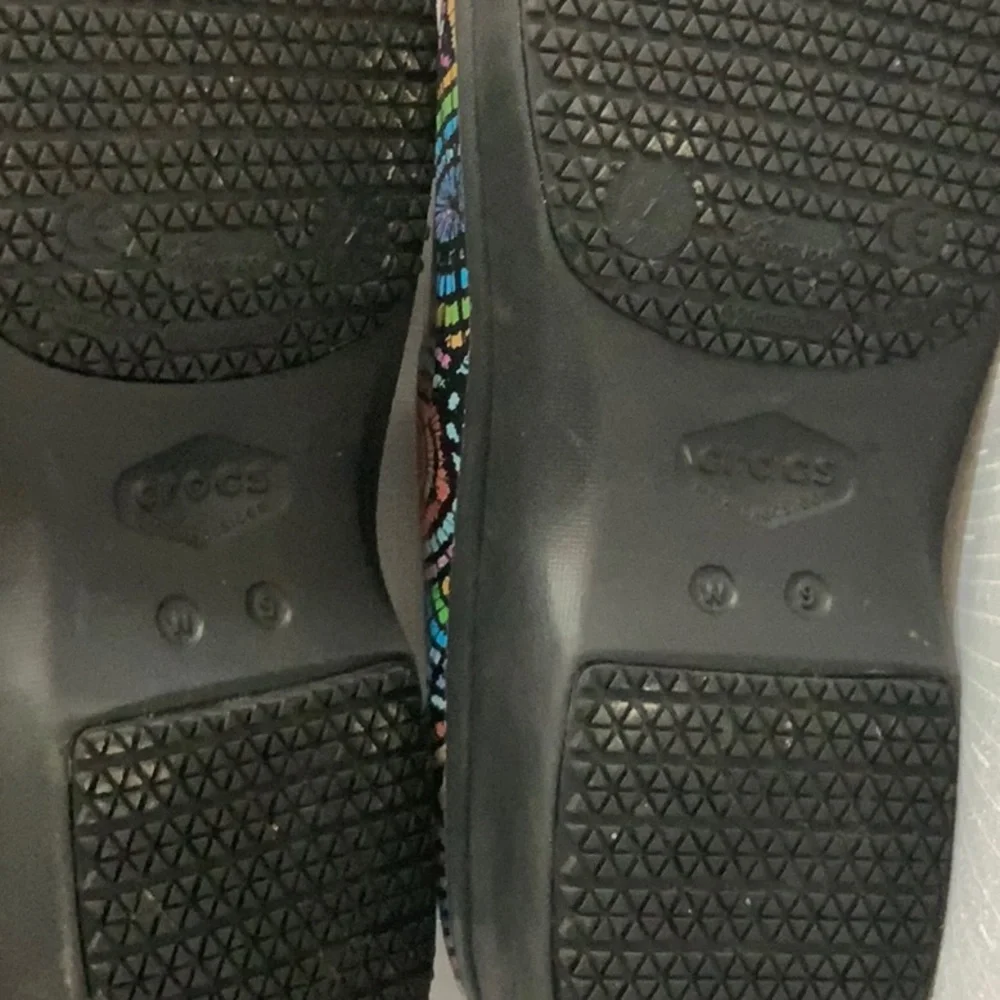 🕗 CROCS Multicolor Rubber Clogs - Picture 8 of 8